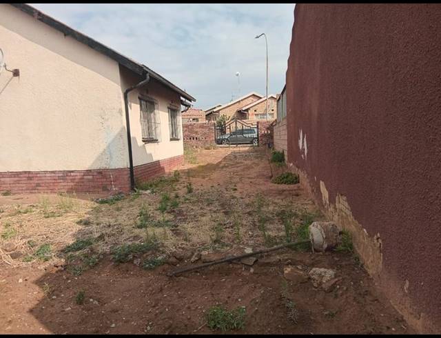 3 BEDROOM HOUSE FOR SALE IN DIEPKLOOF ZONE 3